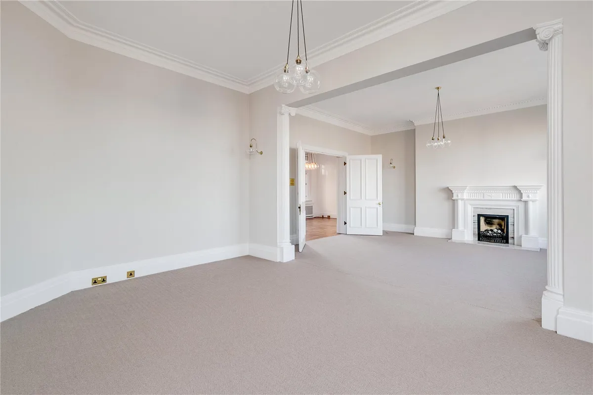 Flat Palace Green in Greater London