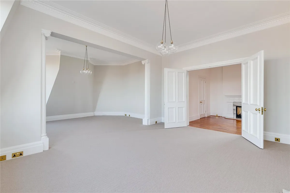 Flat Palace Green in Greater London