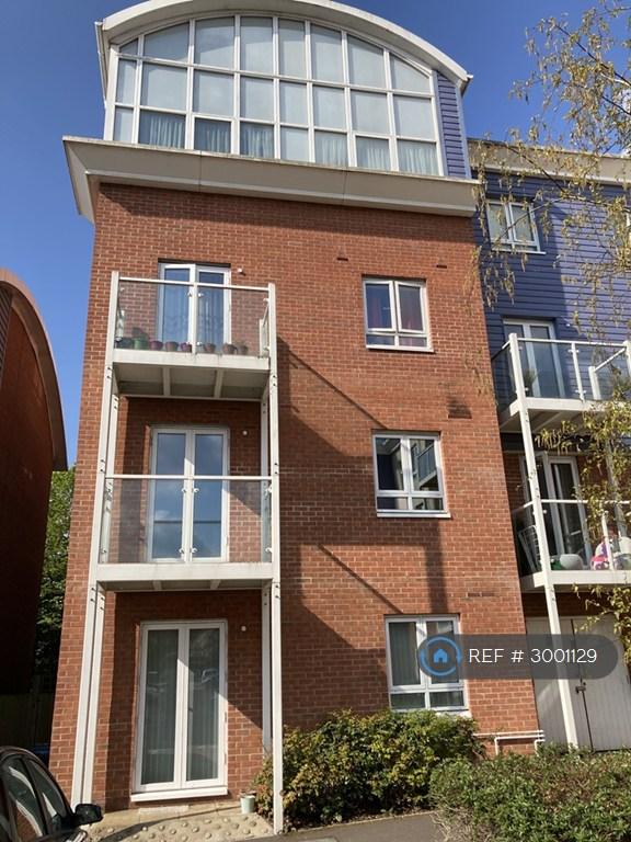 Flat Pump House Crescent in Watford