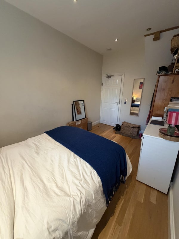 Room Haldane Road in Greater London