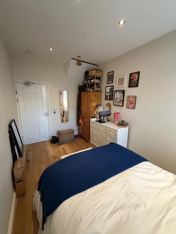 Room Haldane Road in Greater London