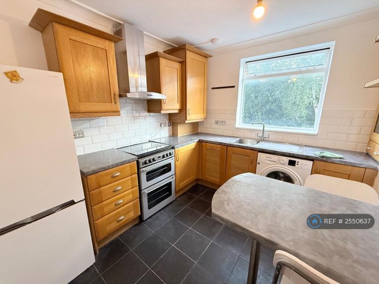 Flat Sulgrave Road in Greater London