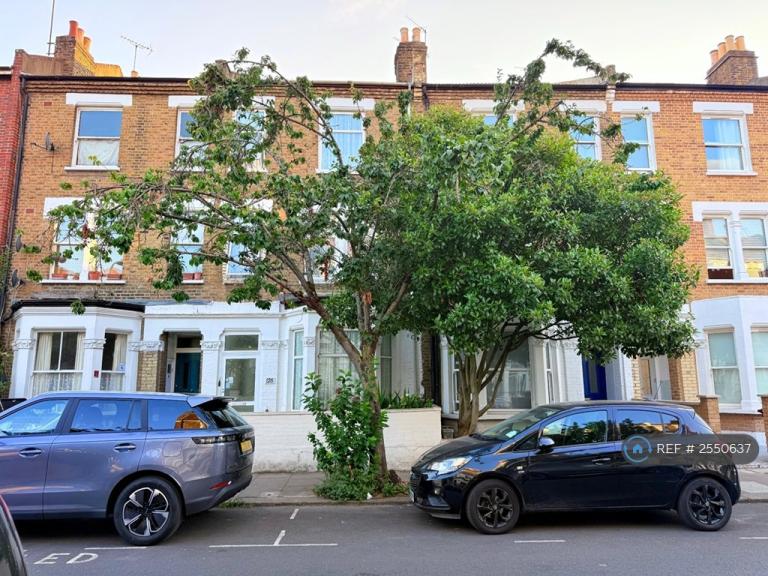 Flat Sulgrave Road in Greater London