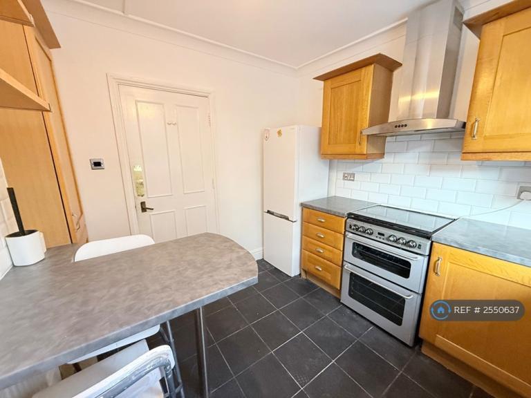 Flat Sulgrave Road in Greater London
