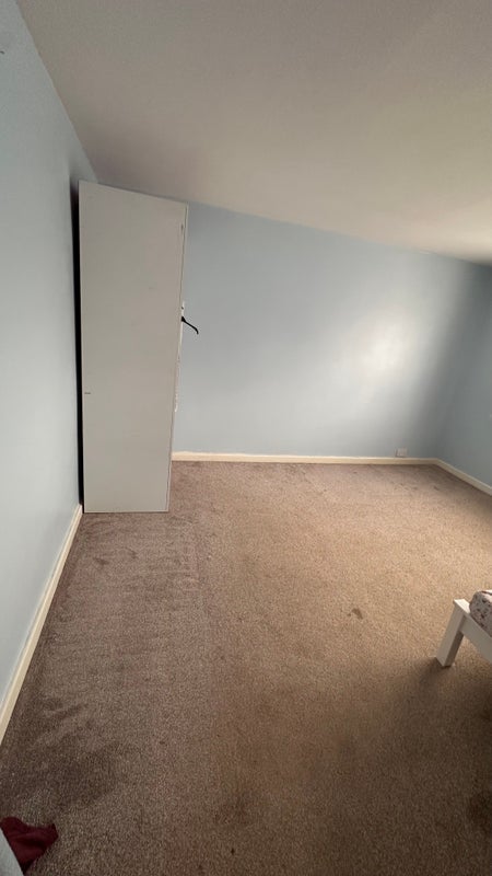 Room Carrington Road in Slough