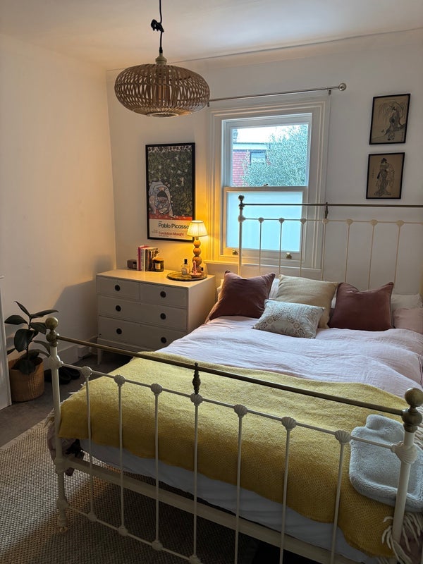 Room Bushberry Road in Greater London
