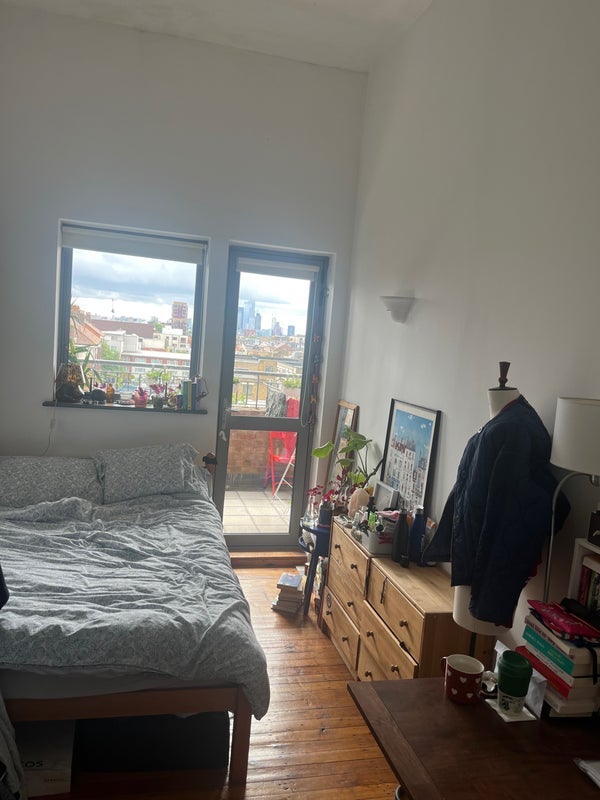 Room Somerford Grove in Greater London
