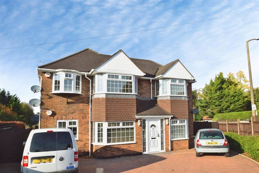 Flat Eastbury Road in Watford