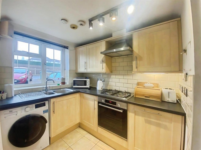 Flat Eastbury Road in Watford