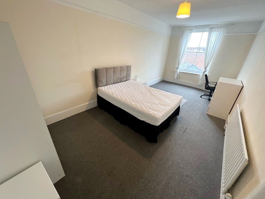 Room Palmerston Road in Portsmouth
