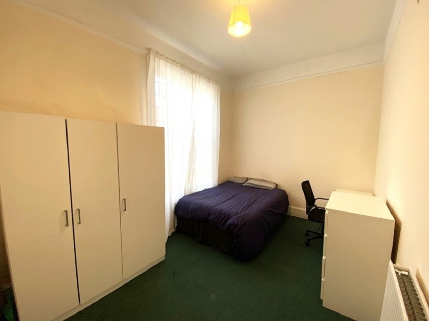 Room Palmerston Road in Portsmouth