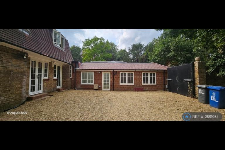 House Datchet Road in Horton