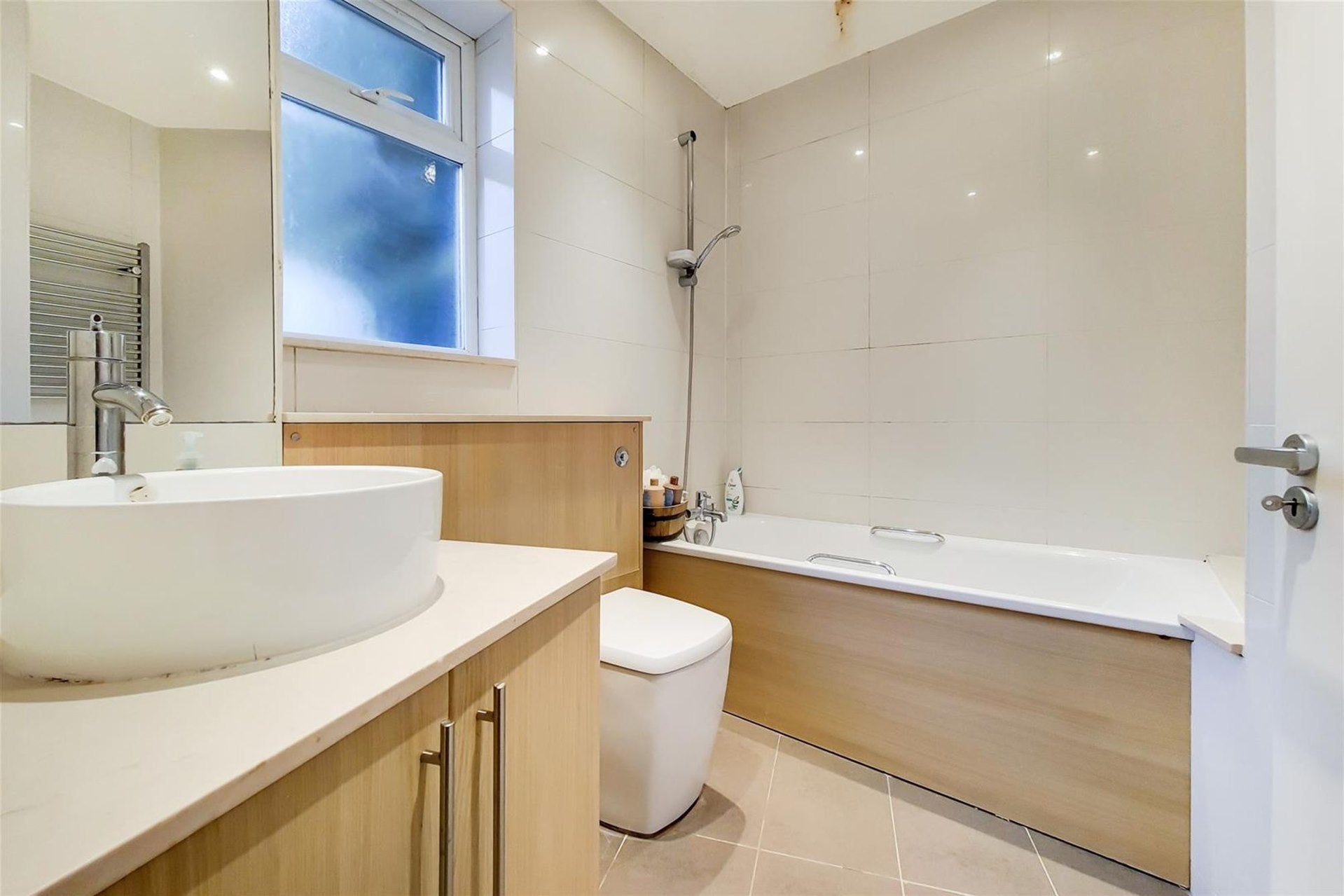 Flat Torrington Park in Greater London