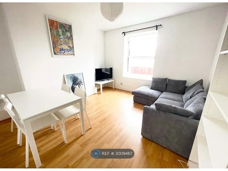 Flat Amhurst Road in Greater London