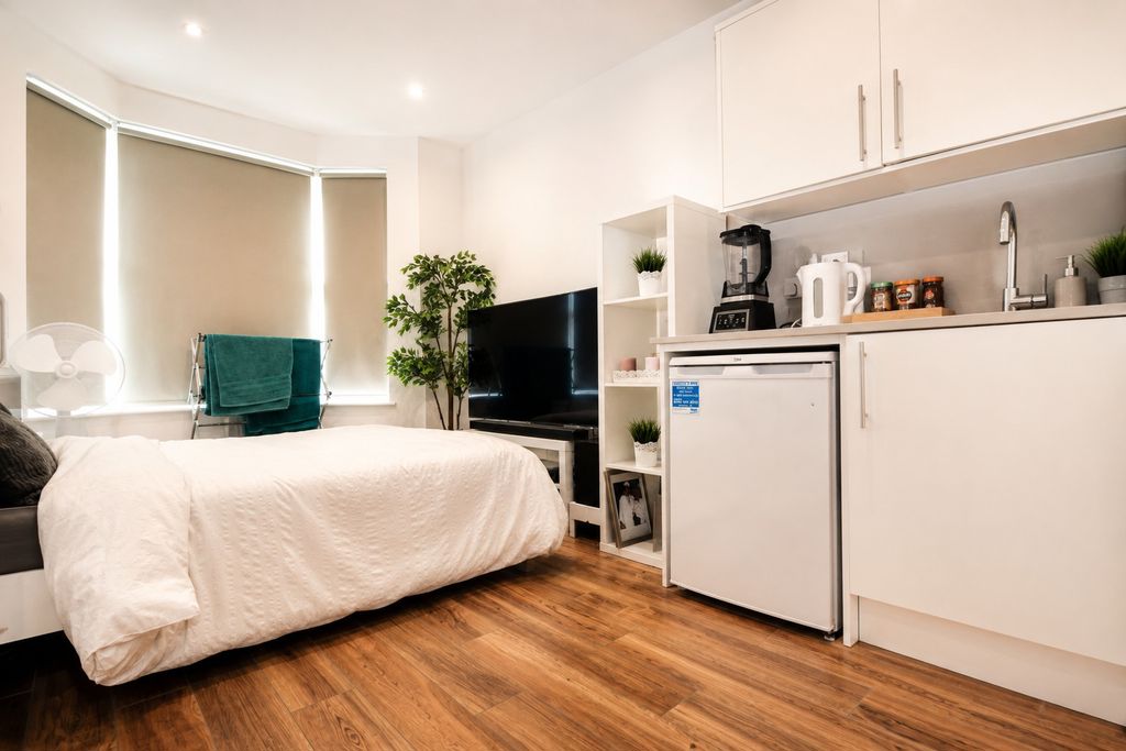 Room Hertford Road in Greater London