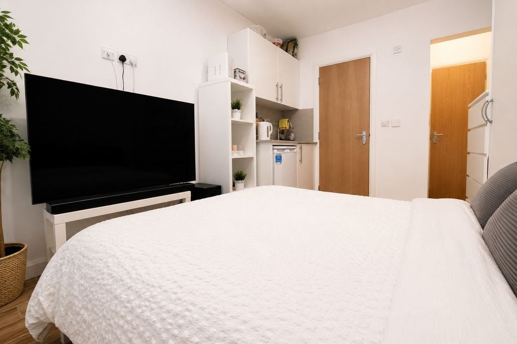 Room Hertford Road in Greater London