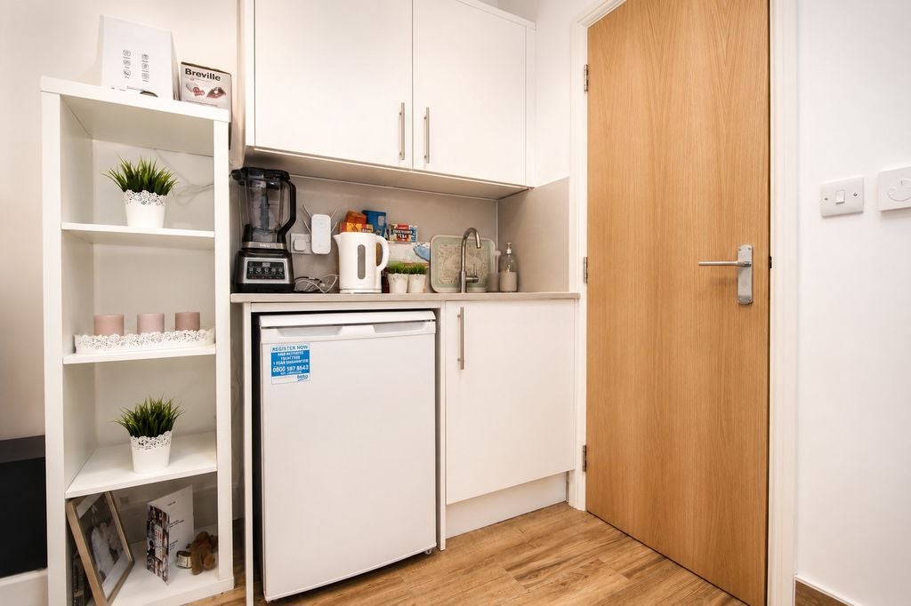 Room Hertford Road in Greater London