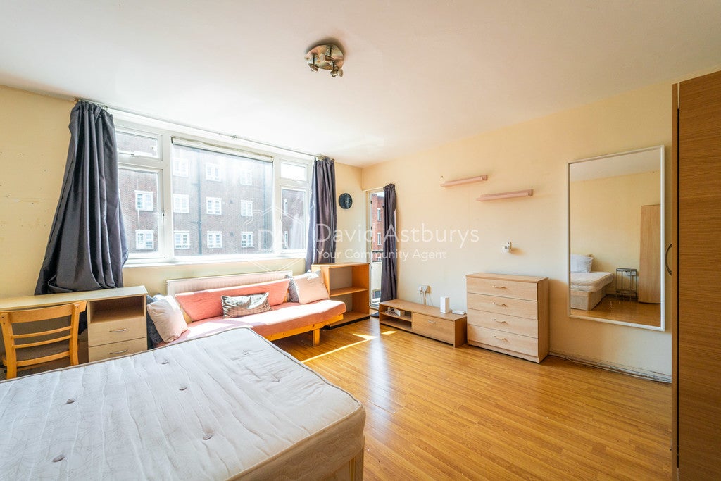Flat Lewis Street in Greater London