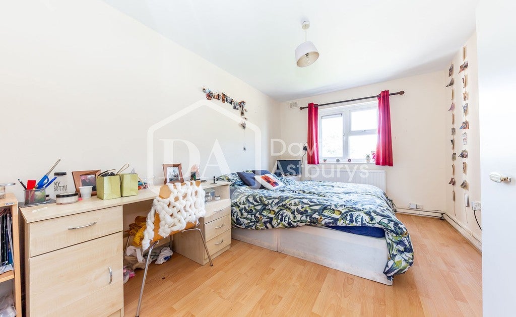 Flat Lewis Street in Greater London