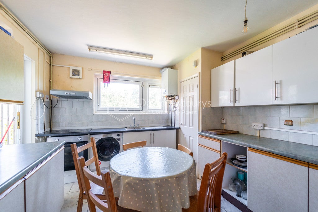 Flat Lewis Street in Greater London