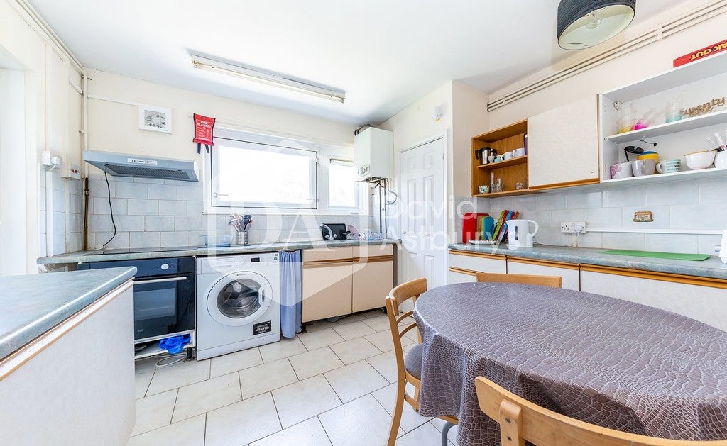 Flat Lewis Street in Greater London