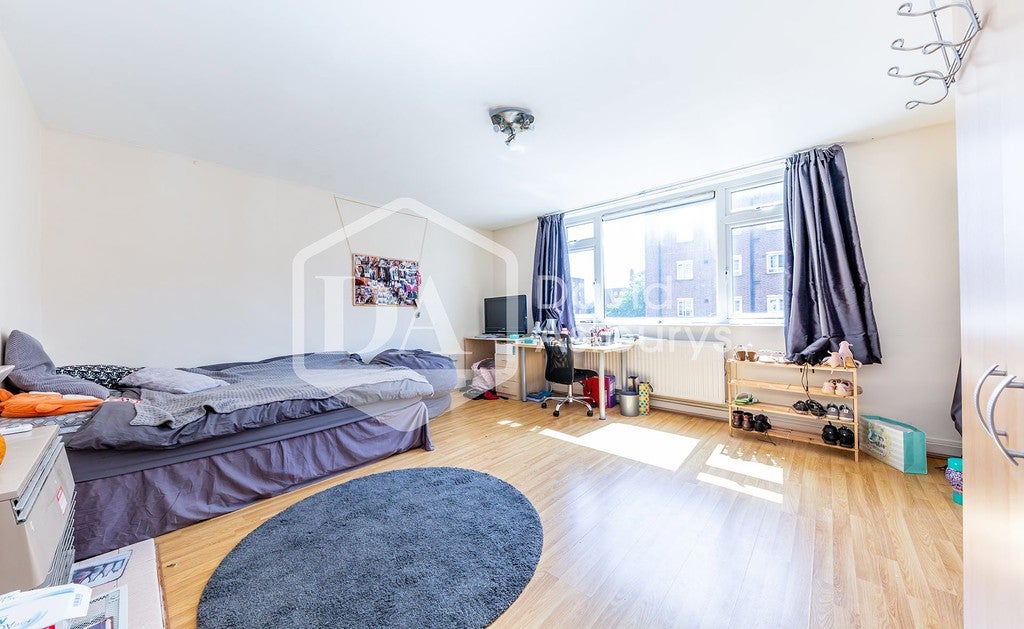 Flat Lewis Street in Greater London