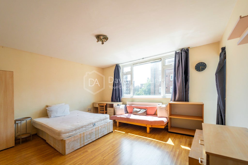 Flat Lewis Street in Greater London