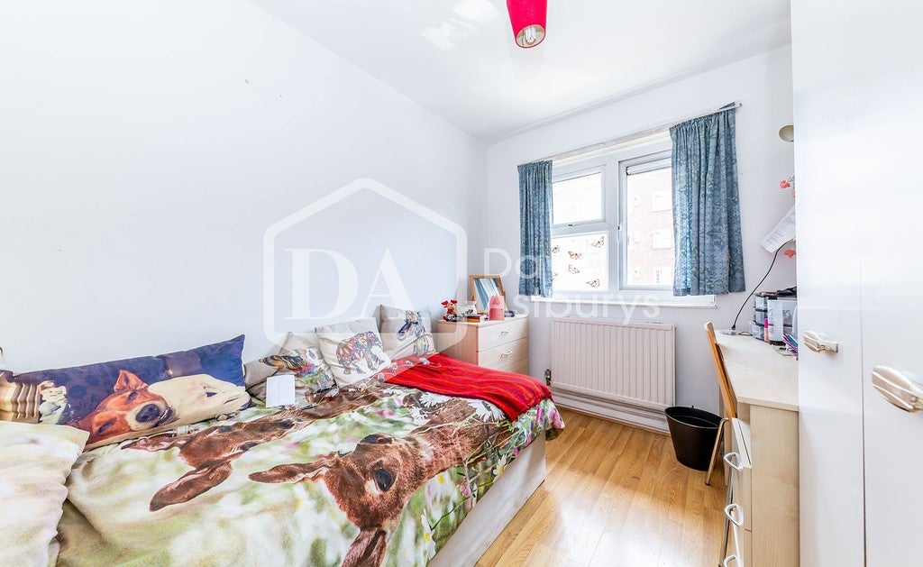 Flat Lewis Street in Greater London