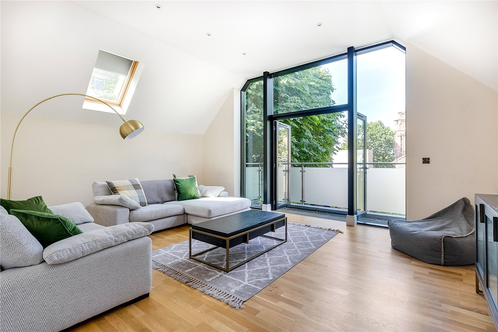 Flat Millers Way in Greater London