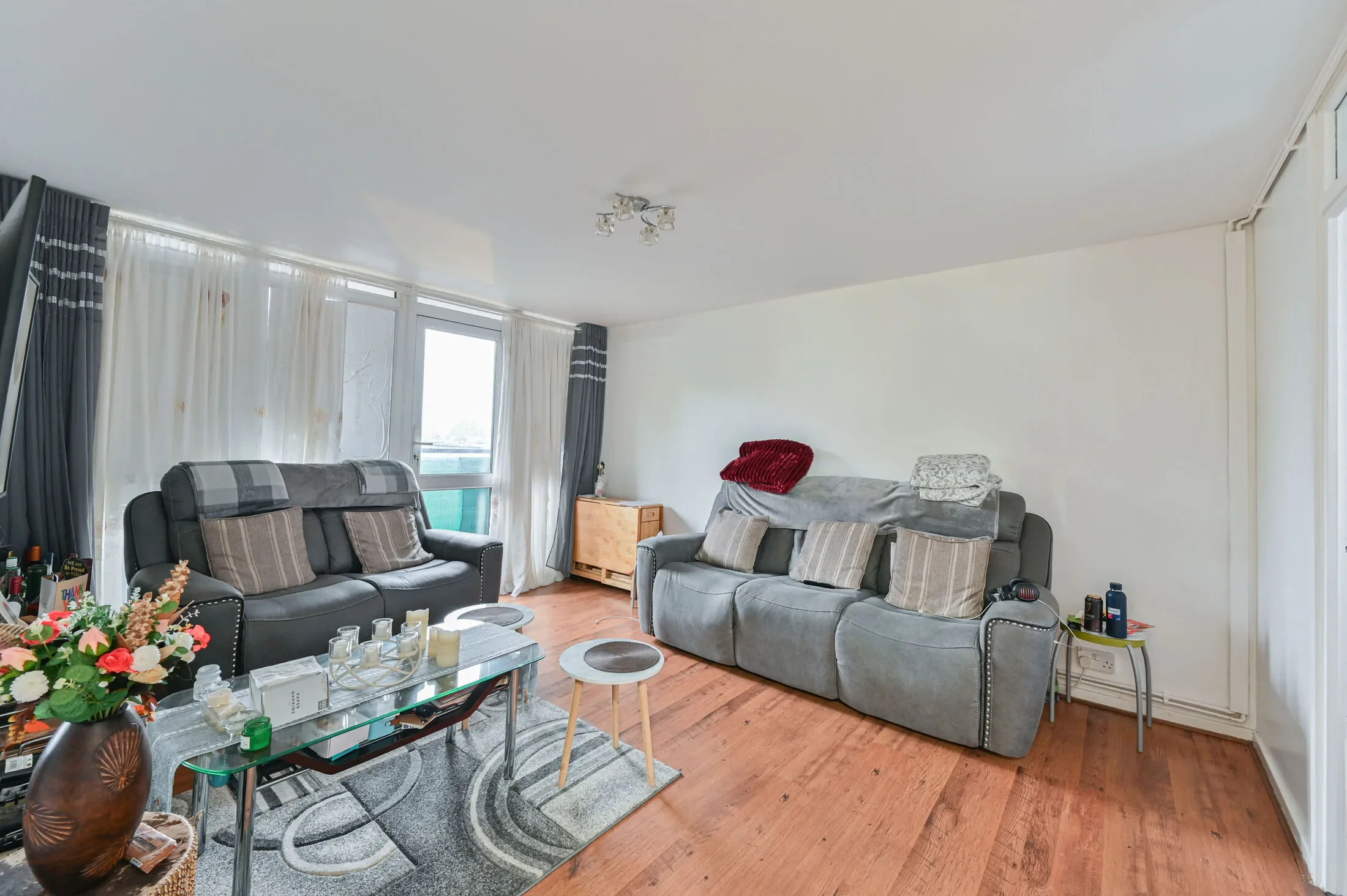 Flat Blenheim Gardens in Greater London