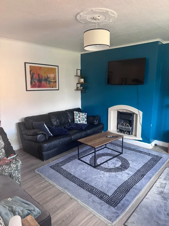 Room Folkestone Road West in Manchester