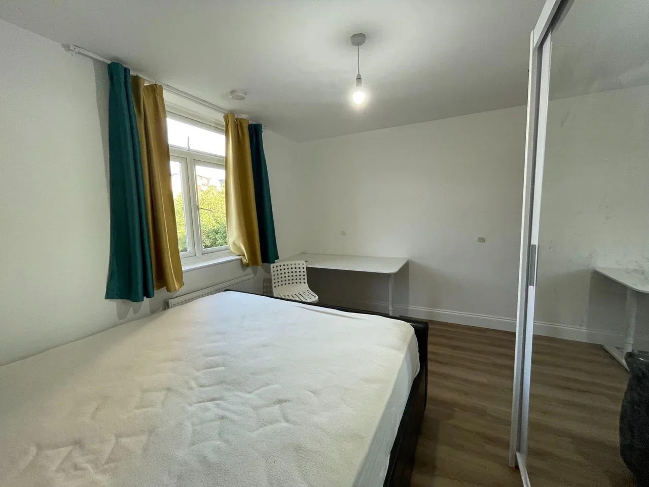 Room Alpha Grove in Greater London
