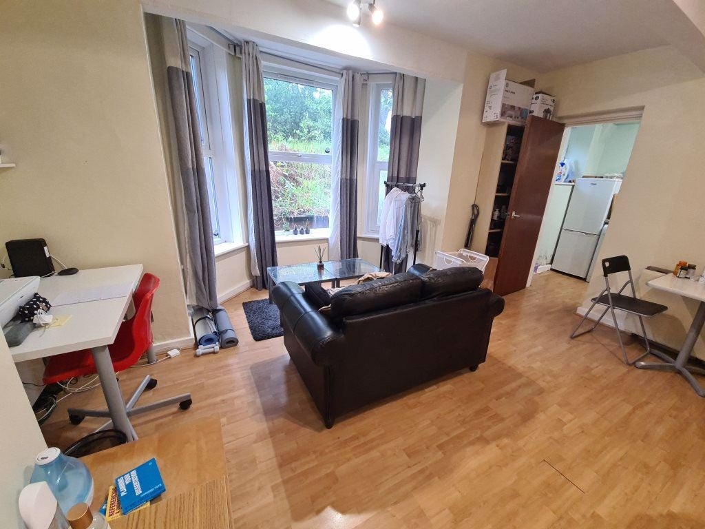 Flat Moorland Avenue in Leeds
