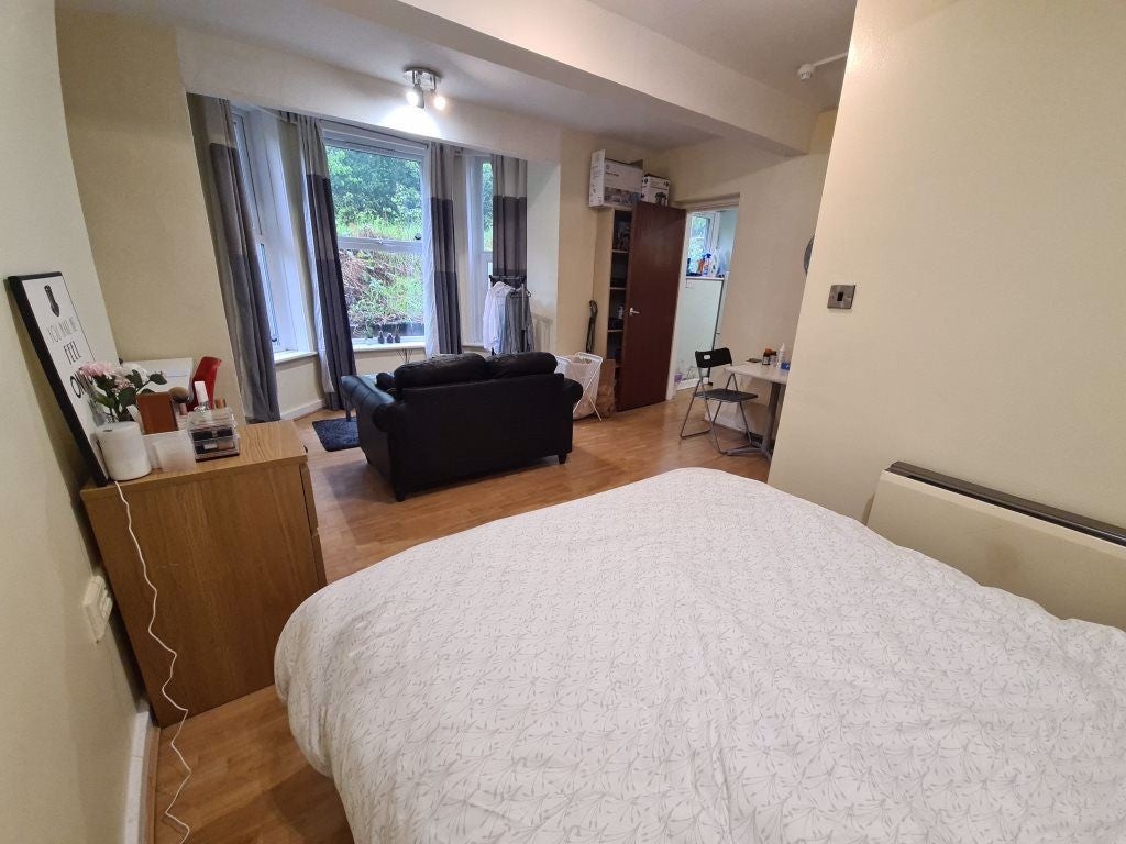 Flat Moorland Avenue in Leeds