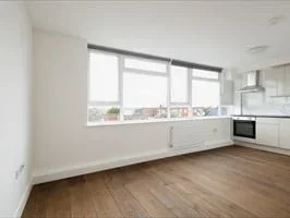 Flat Ballards Lane in Greater London
