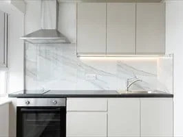 Flat Ballards Lane in Greater London