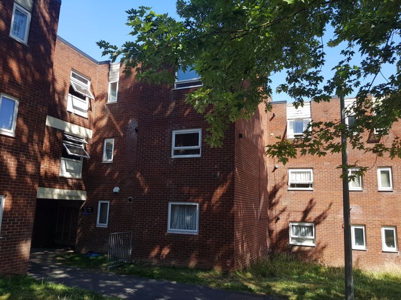 Flat Brookside Avenue in Dawley
