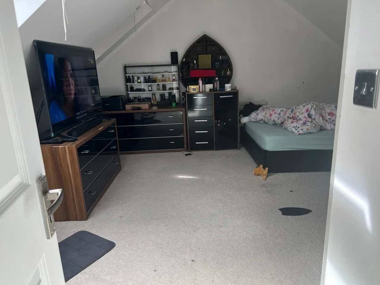 Room Stockingstone Road in Luton