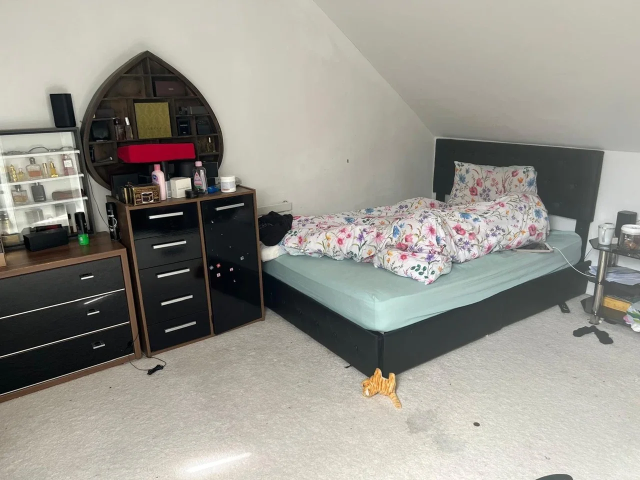 Room Stockingstone Road in Luton