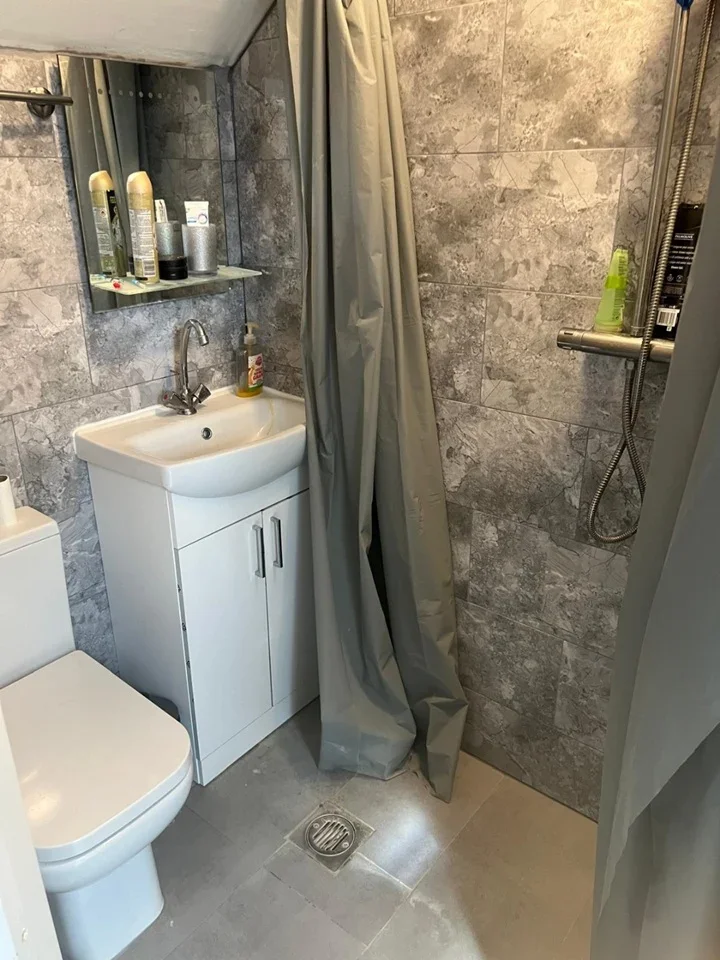 Room Stockingstone Road in Luton