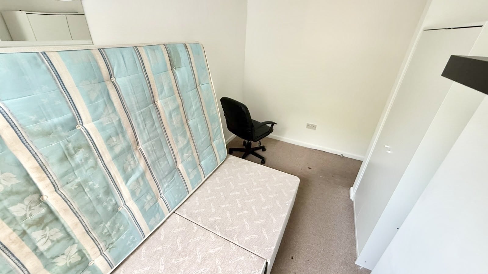Room Heeley Road in Birmingham