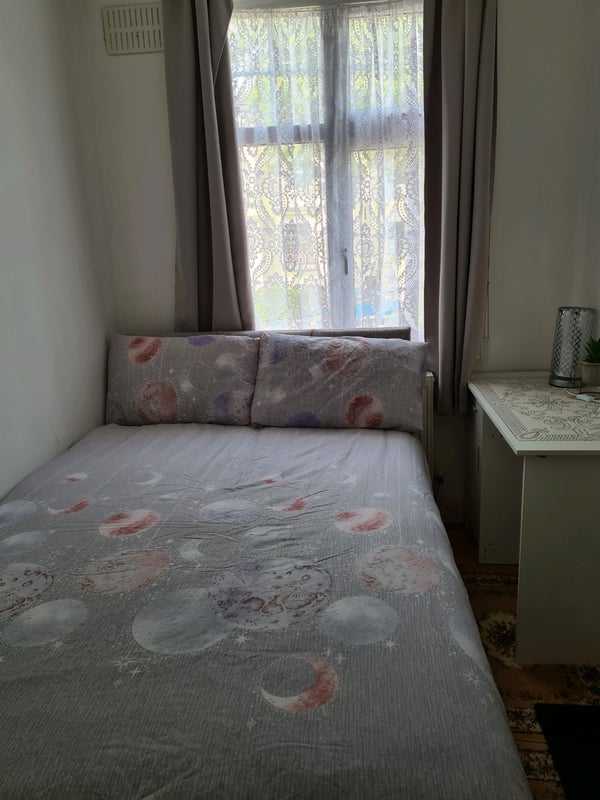Room Whitehorse Lane in Greater London