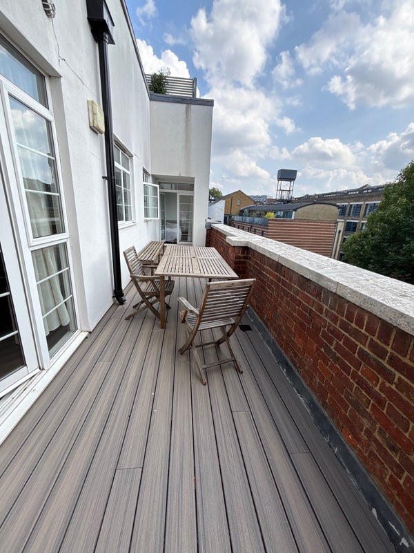 Room Blue Lion Place in Greater London