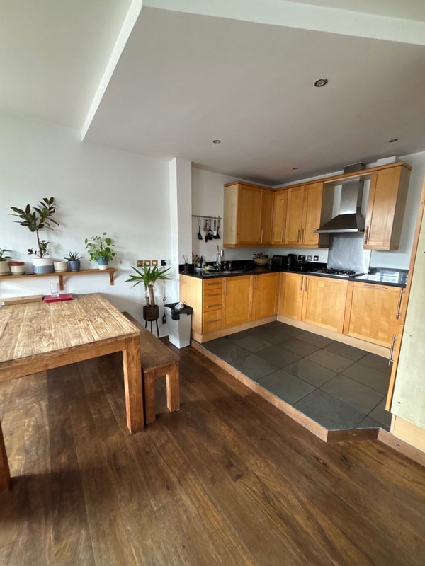 Room Blue Lion Place in Greater London