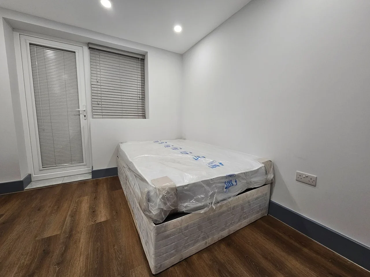 Flat Oyster Lane in Woking