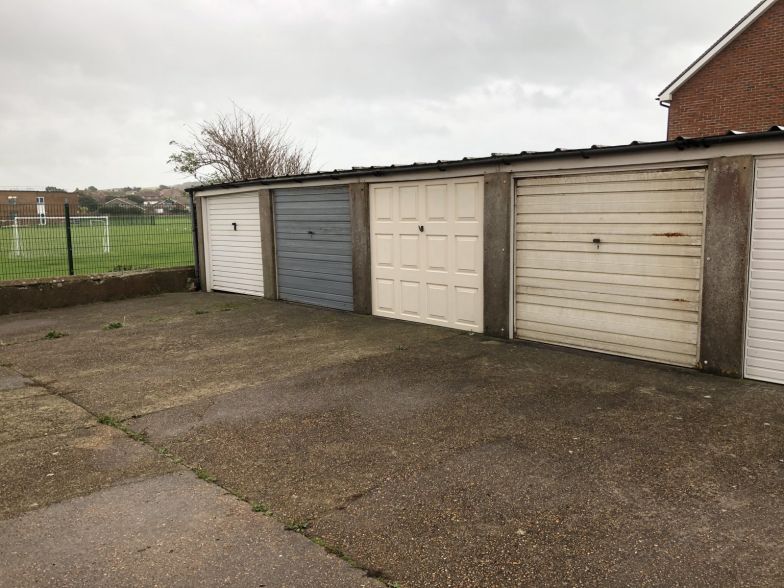 Flat Cricketfield in Newick