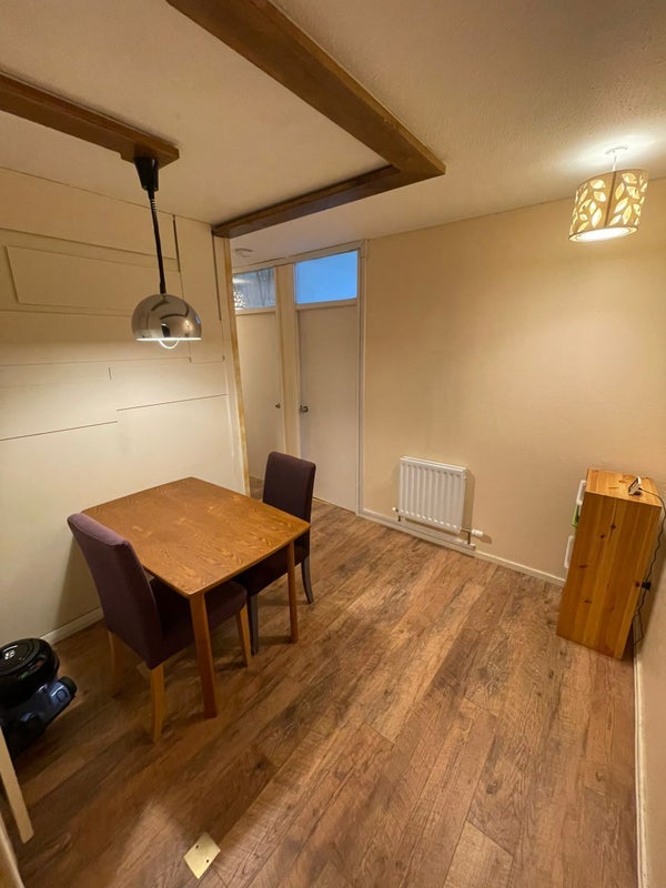 Room Dundasvale Court in Glasgow