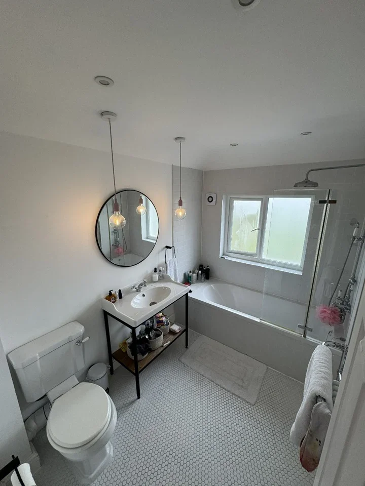 Room Lower Park Road in Epping Forest