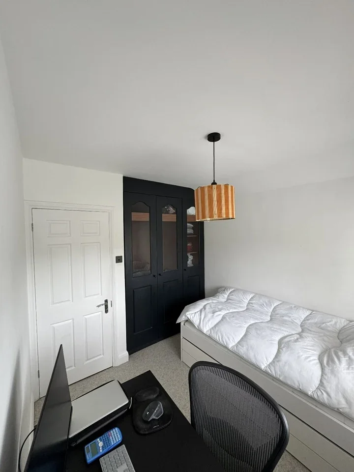Room Lower Park Road in Epping Forest