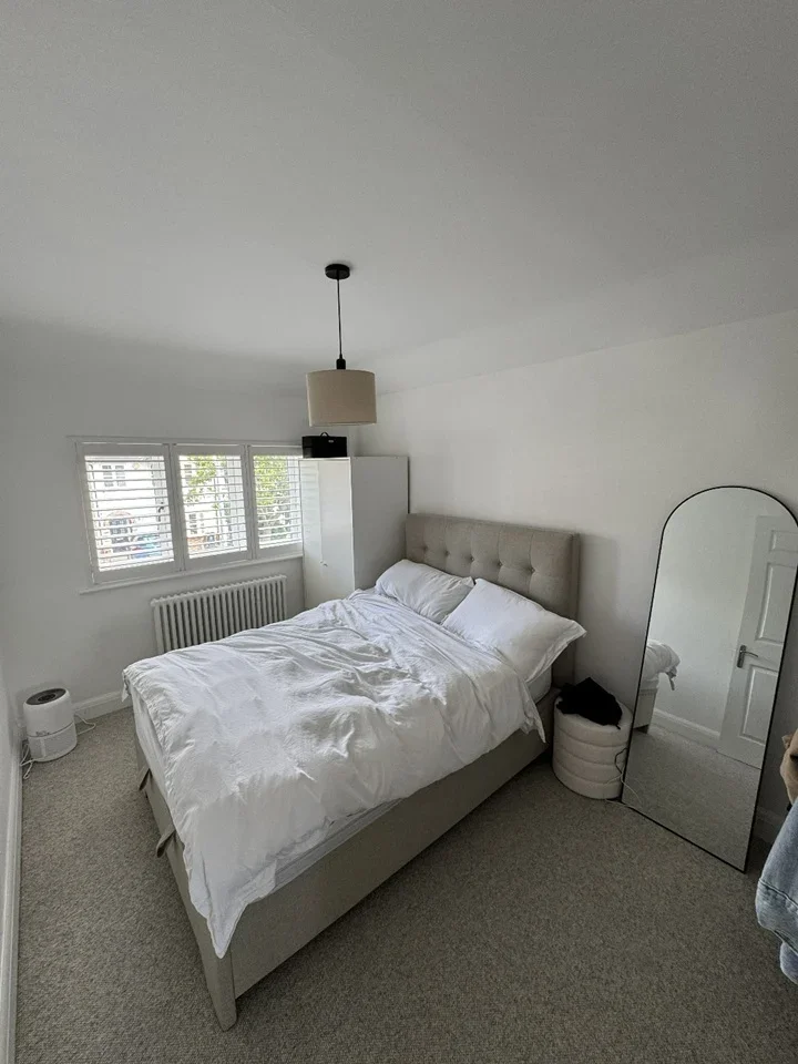 Room Lower Park Road in Epping Forest